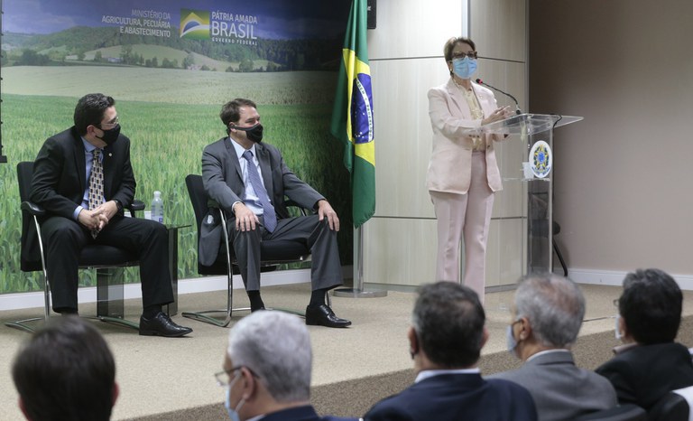 Lançado o Titula Brasil. Programa permite aos municípios regularizar terras em áreas da União