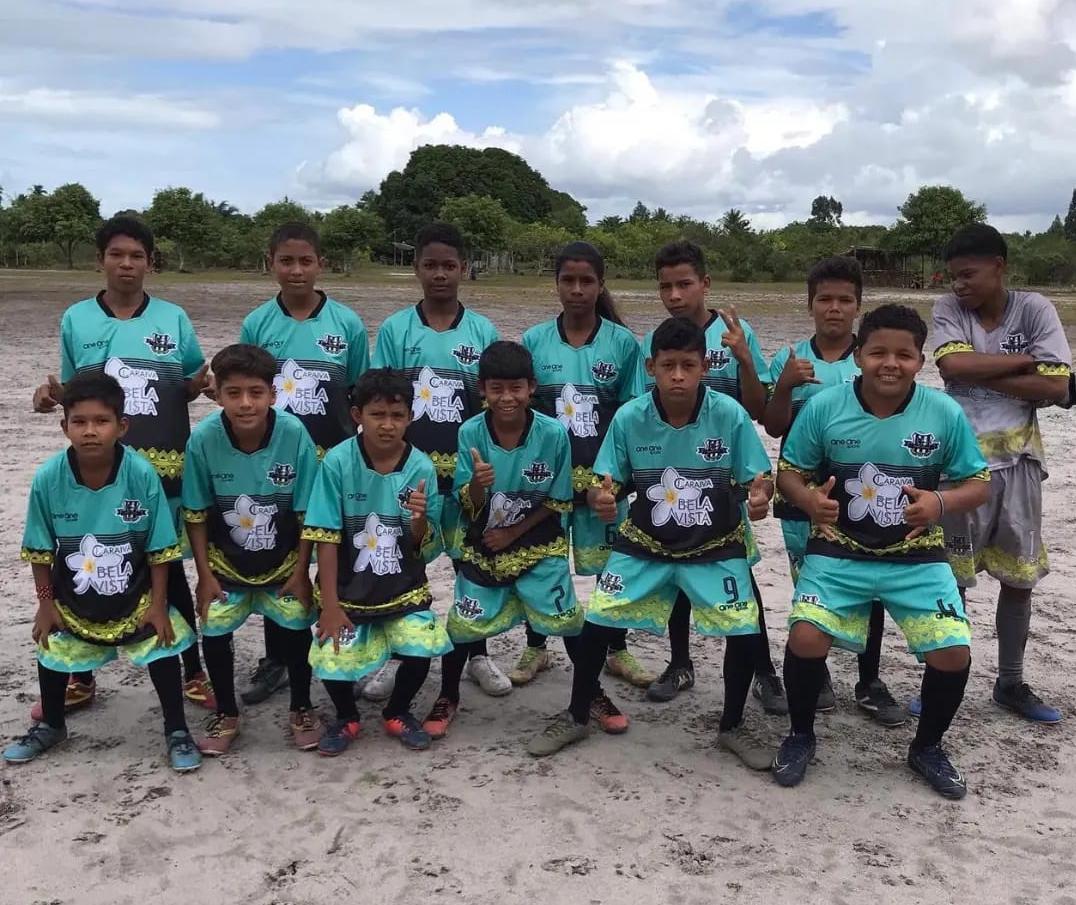 ESCOLINHA CONAFER: 450 crianças e adolescentes indígenas sonham com um futuro no esporte mais popular do país