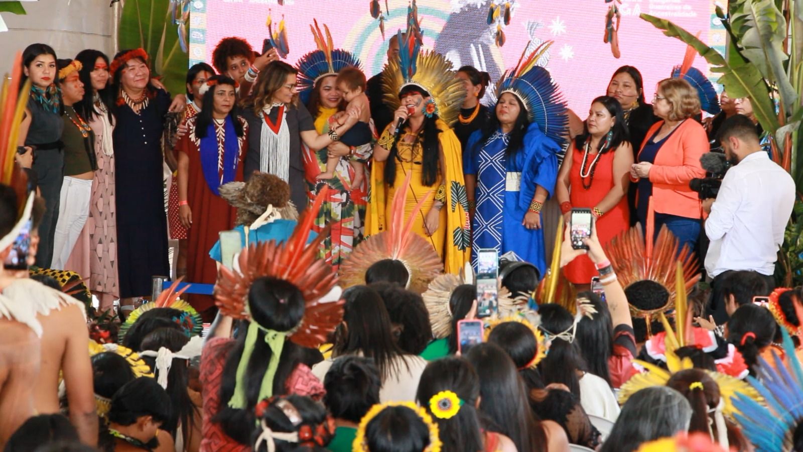 BANCADA DO COCAR: encontro na Funai celebra posse da deputada Célia Xakriabá e potência indígena
