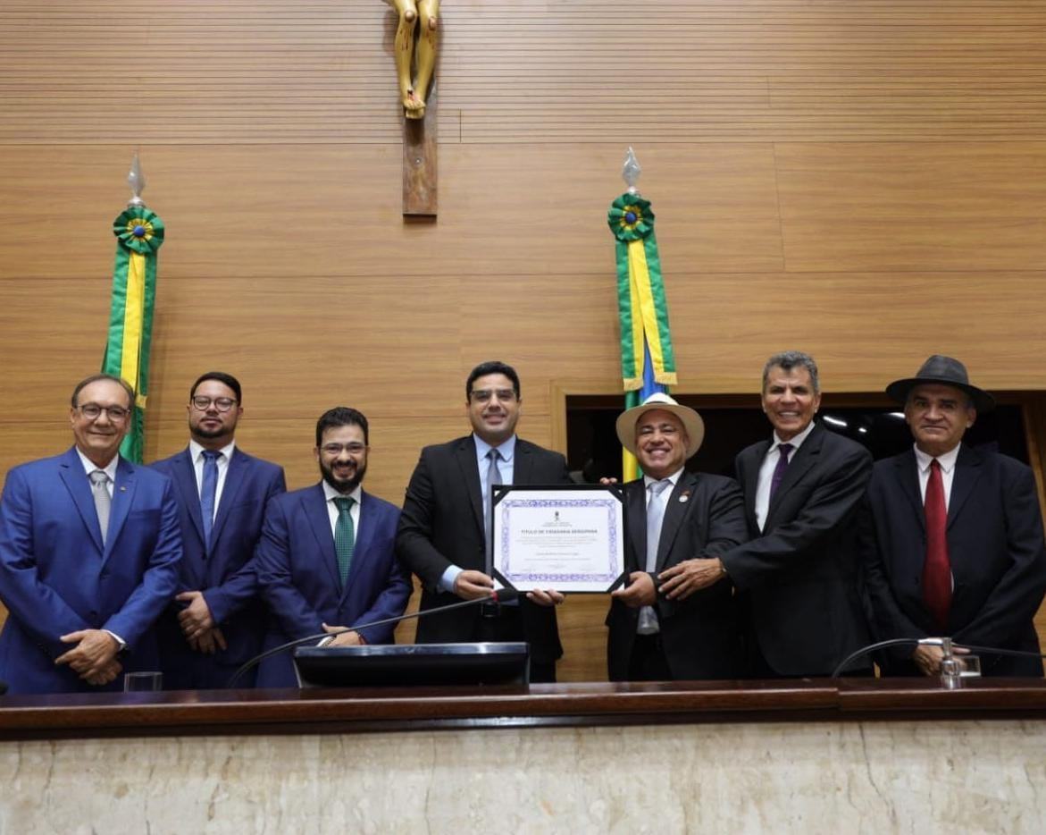 FILHO DE SERGIPE: presidente Carlos Lopes recebe o Título de Cidadania Sergipana em sessão solene